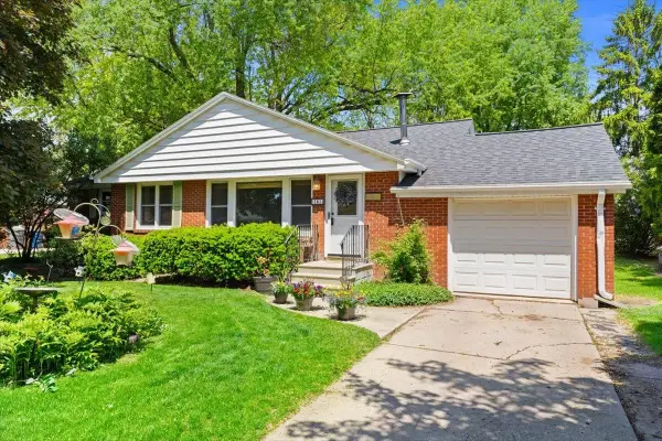 151 E Briar Lane, GREEN BAY, WI 54301-1275