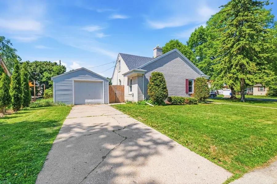 1011 Holzer Street, Green Bay, WI 54303-3837 - #2