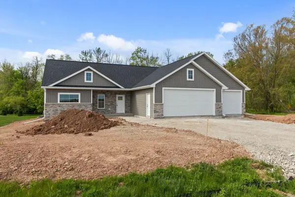 W5995 Woodland Road, MENASHA, WI 54952
