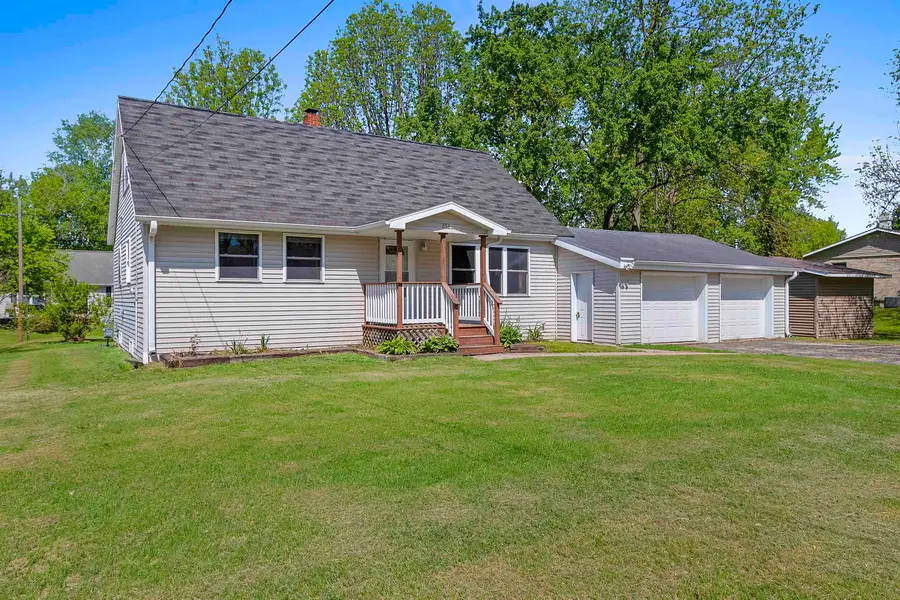 253 S Oakland Avenue, Oconto Falls, WI 54154 - #2