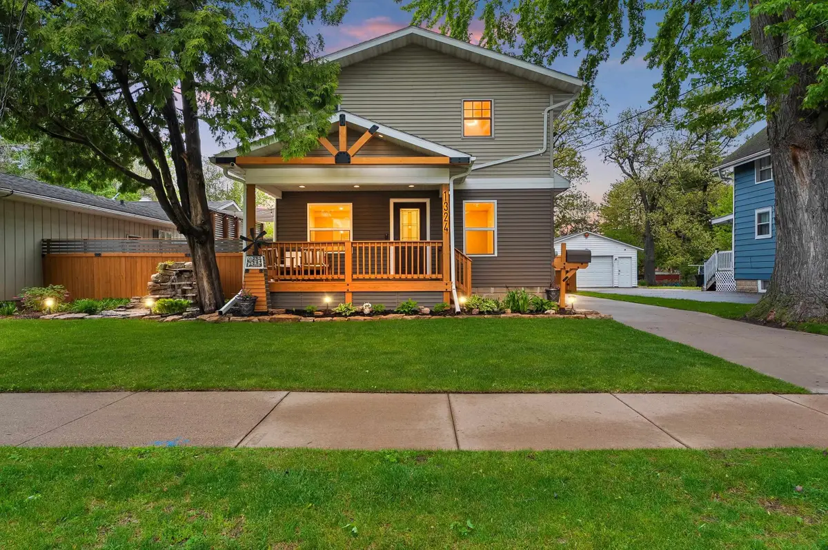 1324 W Rogers Avenue, Appleton, WI 54914 - #1