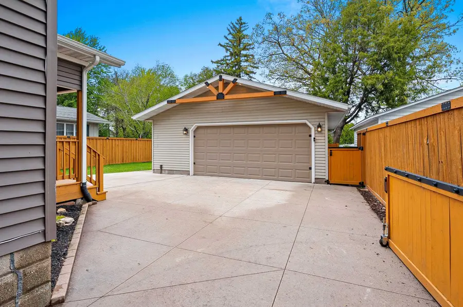 1324 W Rogers Avenue, Appleton, WI 54914 - #3