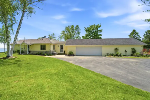 W6093 N Bay Court, SHAWANO, WI 54166