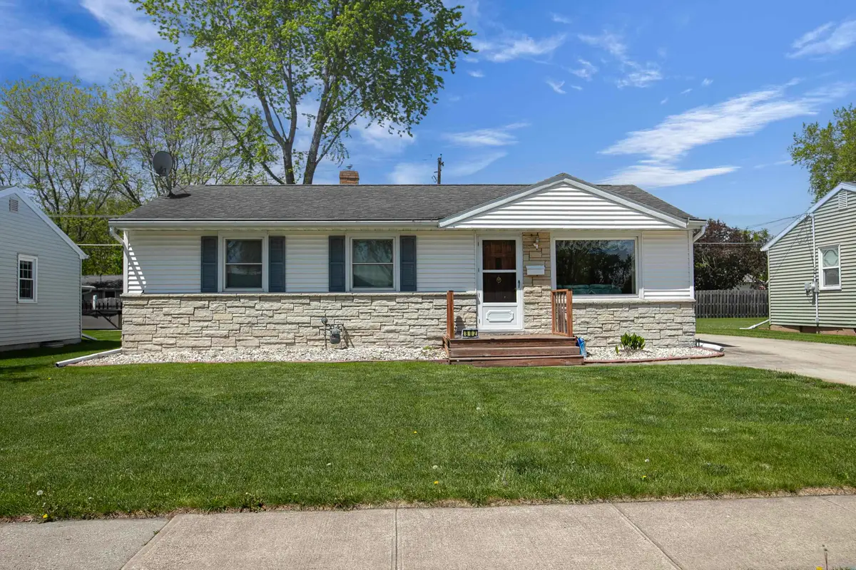 802 Suburban Drive, De Pere, WI 54115 - #1