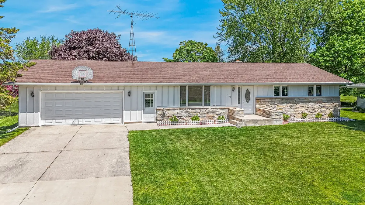 368 E Jefferson Avenue, Cleveland, WI 53015 - #1