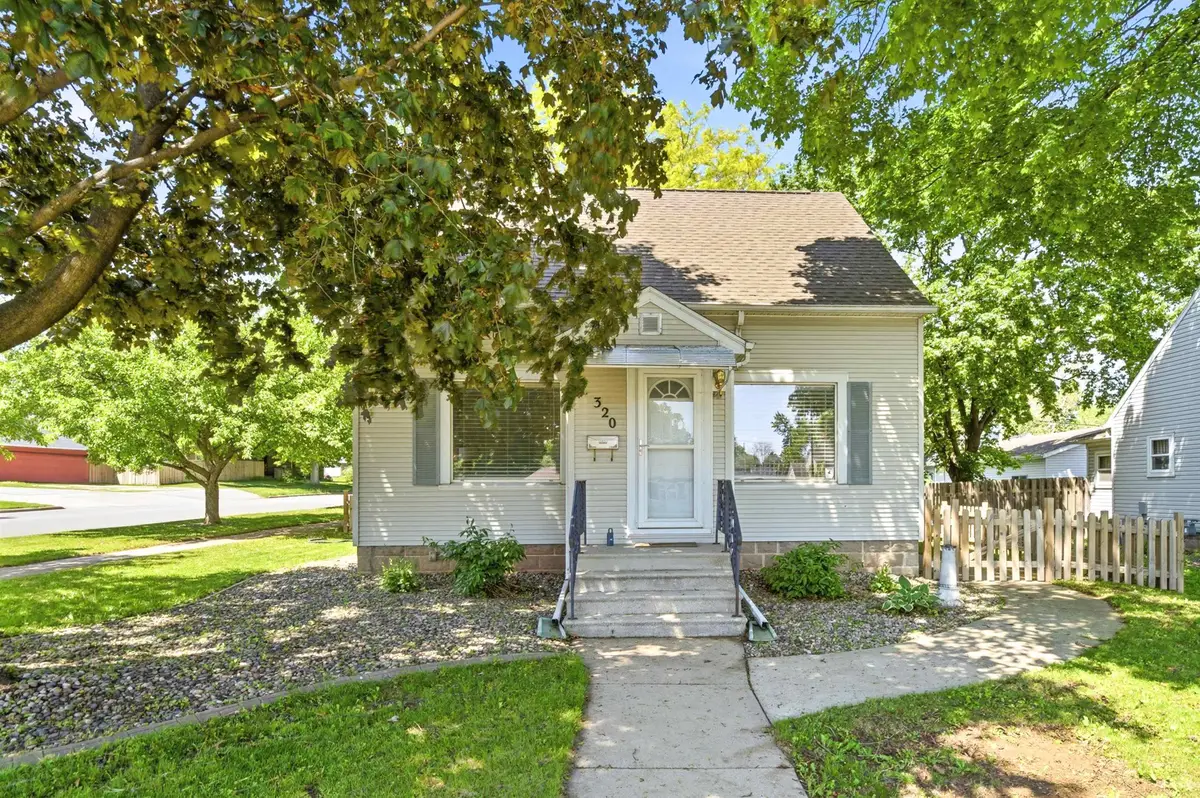 320 W 8th Street, Kaukauna, WI 54130 - #1