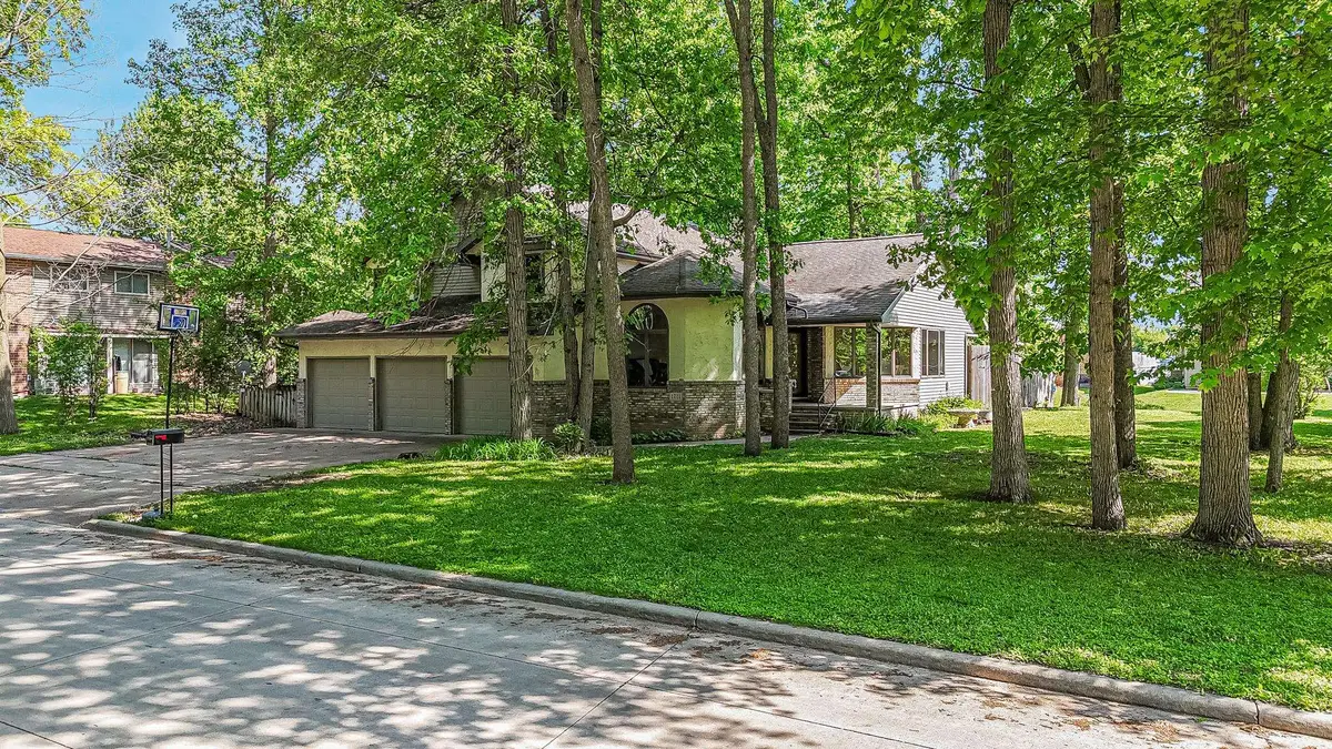 1711 E Robin Way, Appleton, WI 54915-4212 - #1