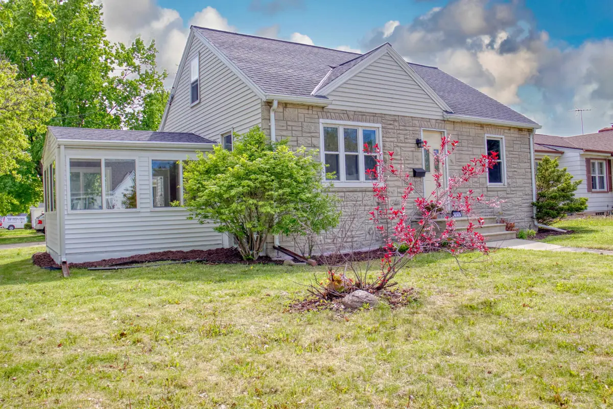 1614 E Mason Street, Green Bay, WI 54302-2720 - #1