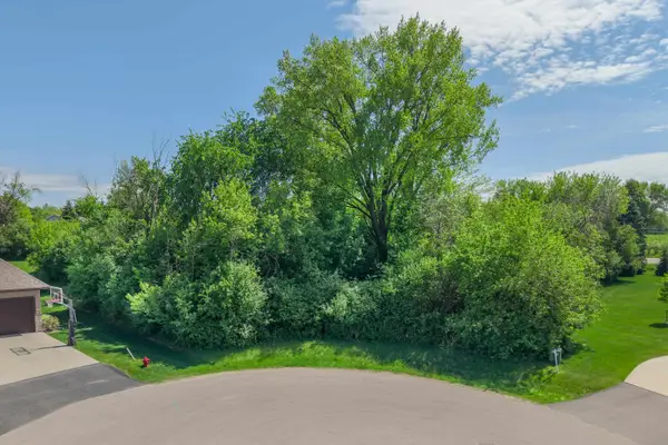 4366 Stonegate Court #111, OSHKOSH, WI 54904-7104