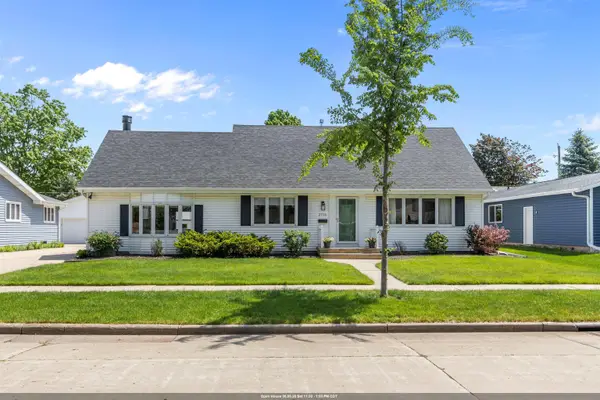2714 N Elmwood Court, APPLETON, WI 54911-2225