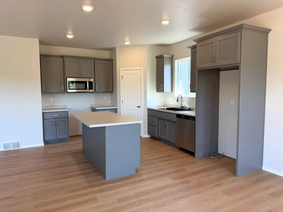 2201 Golden Gate Drive, Appleton, WI 54913 - #2