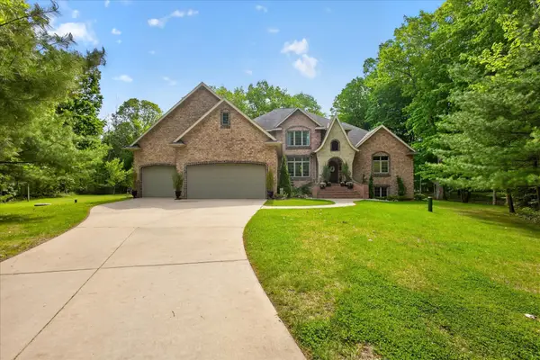 2813 River Forest Hills Drive, PULASKI, WI 54162-8975