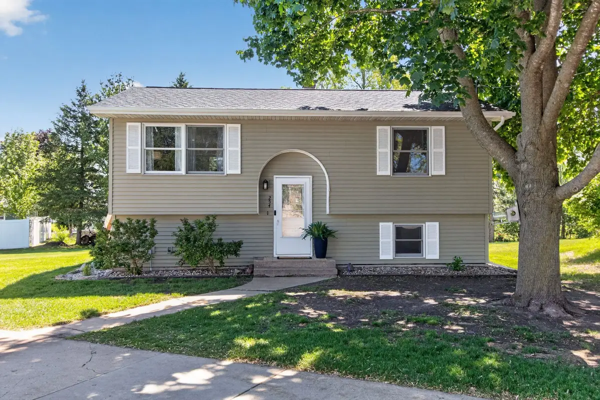 254 Lakeview Court, Hortonville, WI 54944 - #1