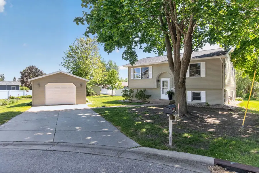 254 Lakeview Court, Hortonville, WI 54944 - #2