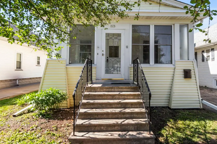 523 W Bent Avenue, Oshkosh, WI 54901 - #2