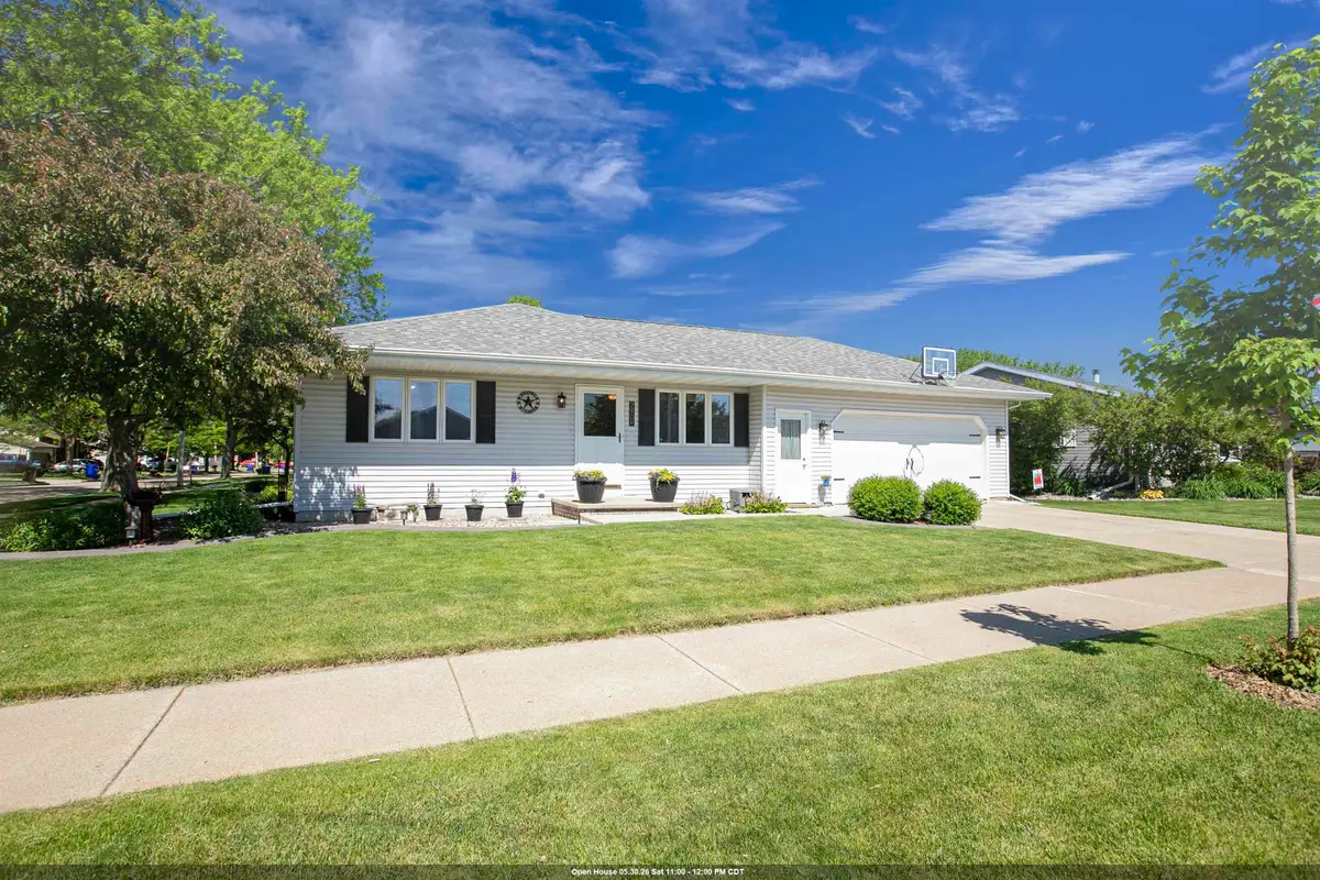 2909 S Summerset Drive, Appleton, WI 54915 - #1