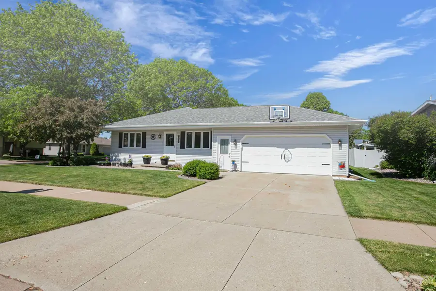 2909 S Summerset Drive, Appleton, WI 54915 - #2