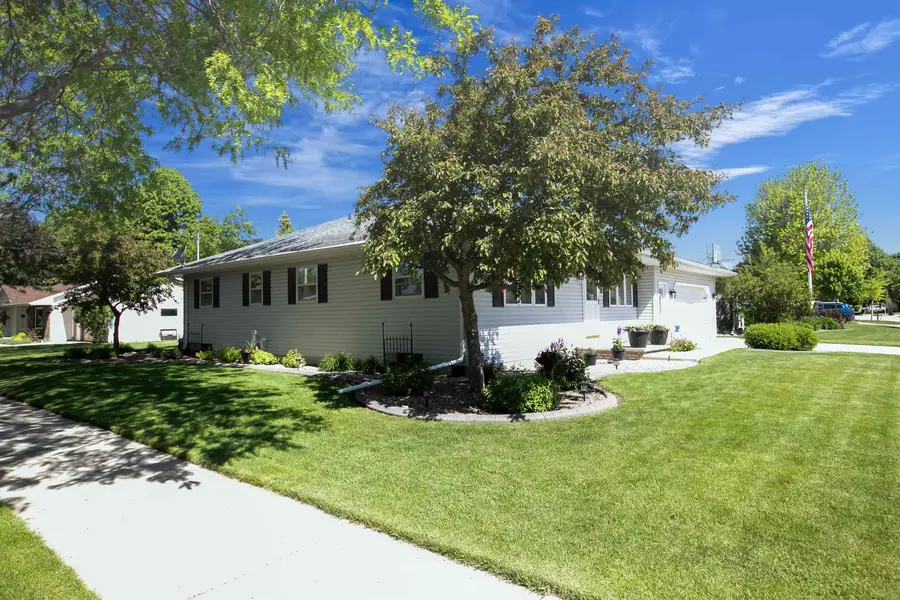 2909 S Summerset Drive, Appleton, WI 54915 - #3