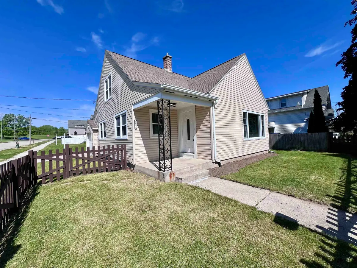 1954 S 9th Street, Manitowoc, WI 54220 - #1