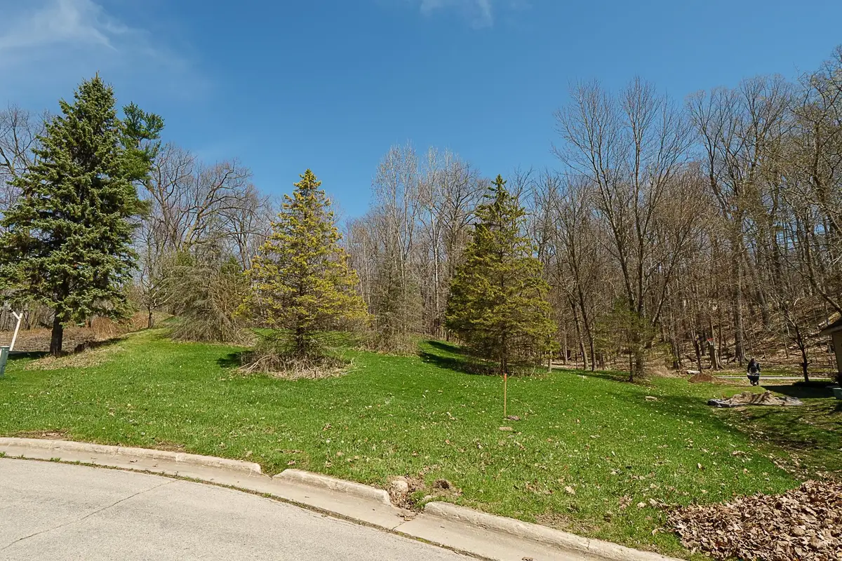 Wood Oaks Circle, Green Bay, WI 54302 - #1
