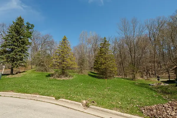 Wood Oaks Circle, GREEN BAY, WI 54302