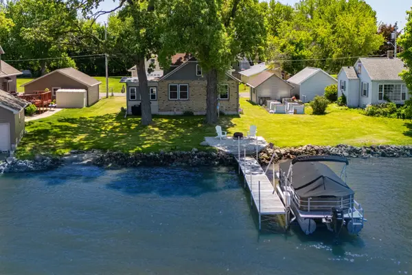 2432 Hickory Lane, OSHKOSH, WI 54901-2522