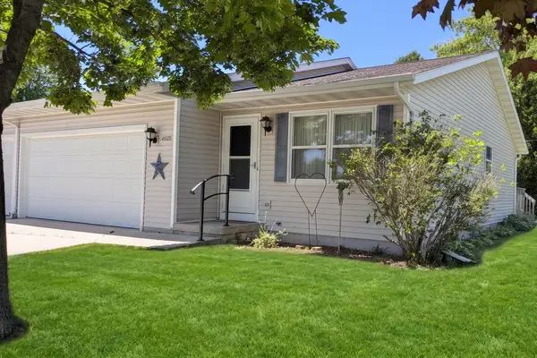 4537 Oaktree Court, MANITOWOC, WI 54220