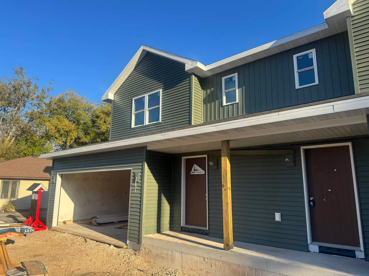 1239 W South Park Avenue, Oshkosh, WI 54902 - #1