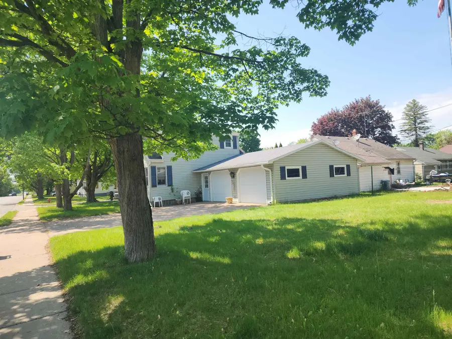 1020 S Smalley Street, Shawano, WI 54166-3232 - #2