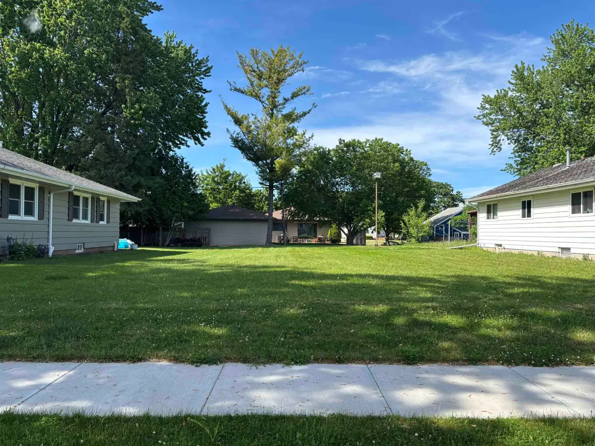 Tyler Avenue, Oshkosh, WI 54902-3465 - #1