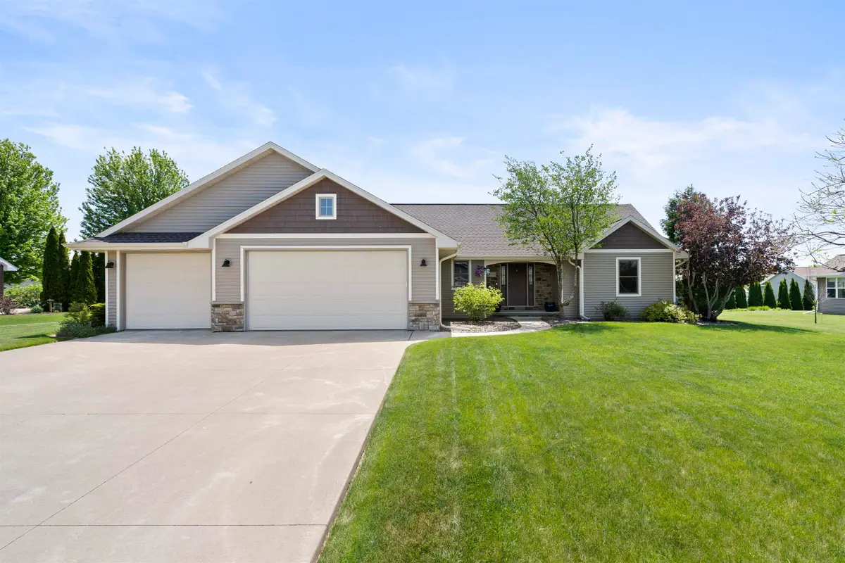 W7133 Englewood Drive, Greenville, WI 54942-8108 - #1