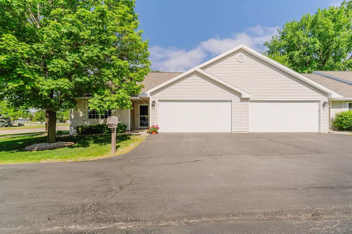 485 W Packer Avenue, Oshkosh, WI 54901-1585 - #1