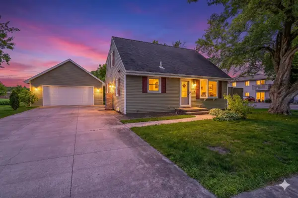 1932 Maplecrest Drive, APPLETON, WI 54915