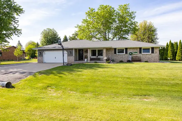 W2593 Colonial Court, APPLETON, WI 54915-8130