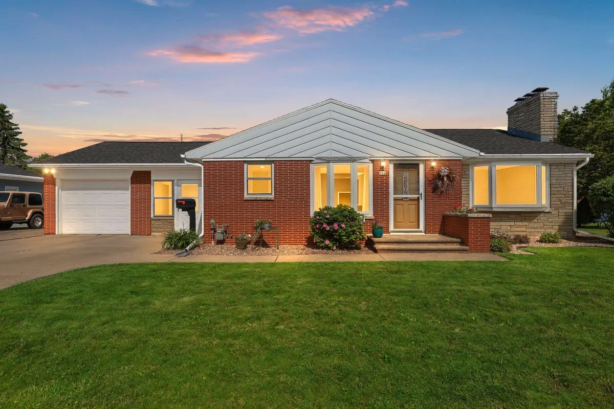 906 Bluebird Street, De Pere, WI 54115-3203 - #1