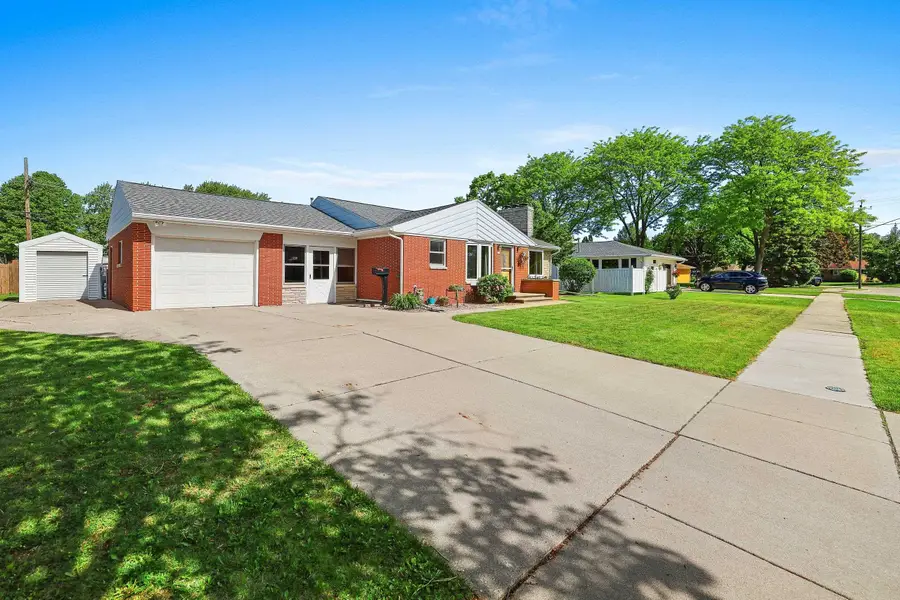 906 Bluebird Street, De Pere, WI 54115-3203 - #3
