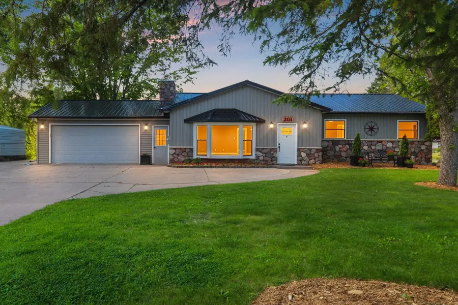 201 Lakeside Drive, Clintonville, WI 54929 - #2