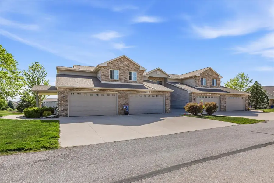 2361 E Plank Circle #D, Appleton, WI 54915 - #2