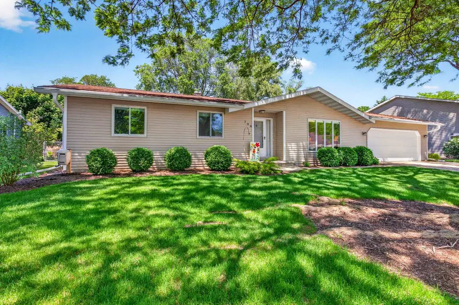 708 Yorkshire Road, Neenah, WI 54956 - #2
