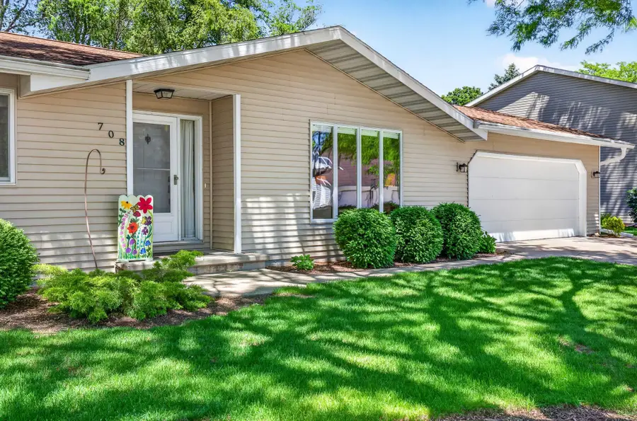 708 Yorkshire Road, Neenah, WI 54956 - #3