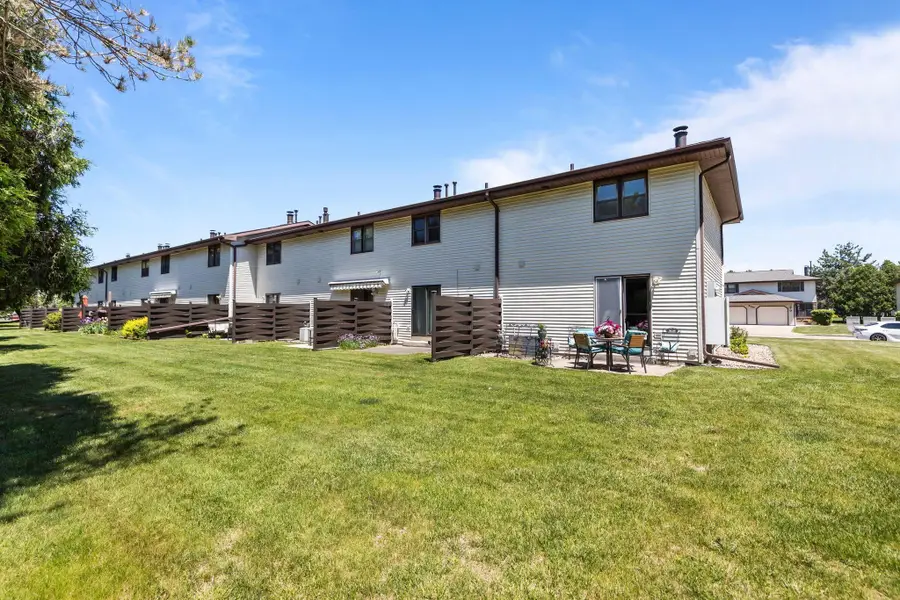 725 S Westhaven Place #J, Appleton, WI 54914 - #3