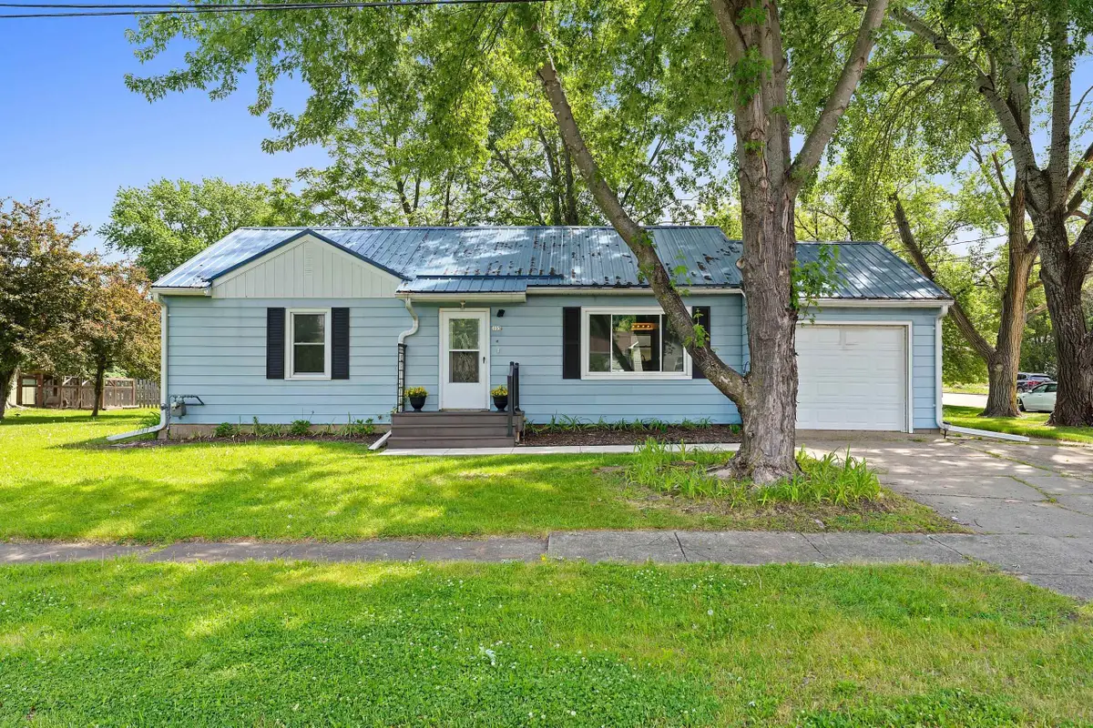 105 N 4th Avenue, Winneconne, WI 54986 - #1