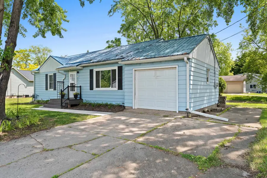 105 N 4th Avenue, Winneconne, WI 54986 - #3