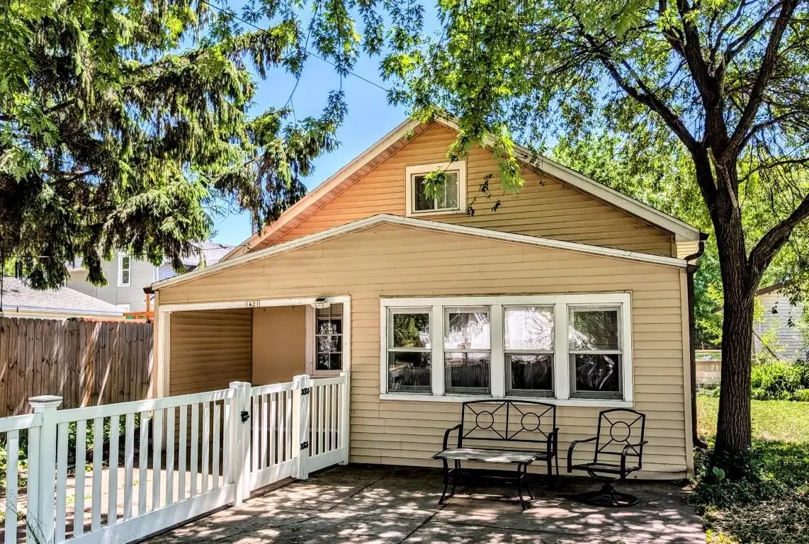 1421 W Bent Avenue, Oshkosh, WI 54901 - #1