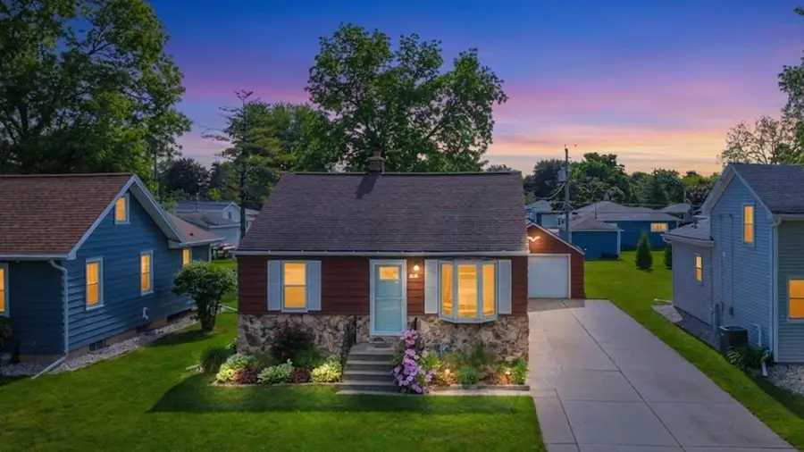 1932 Delaware Street, Oshkosh, WI 54902 - #2
