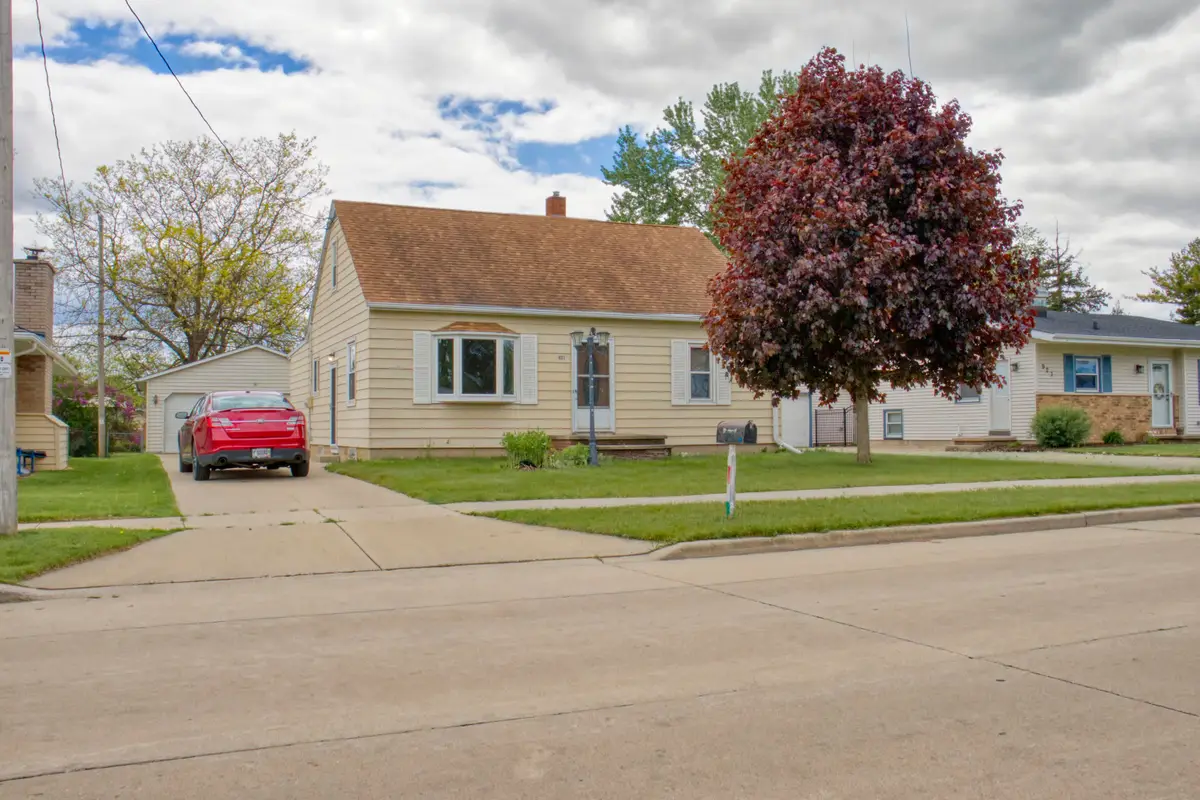 921 W Weiland Avenue, Appleton, WI 54914 - #1