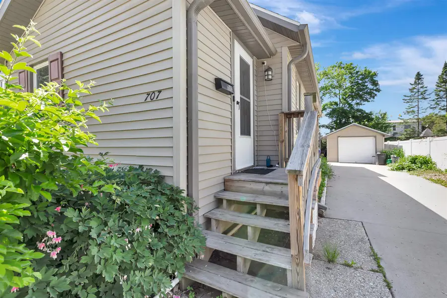 707 E Randall Street, Appleton, WI 54911 - #2