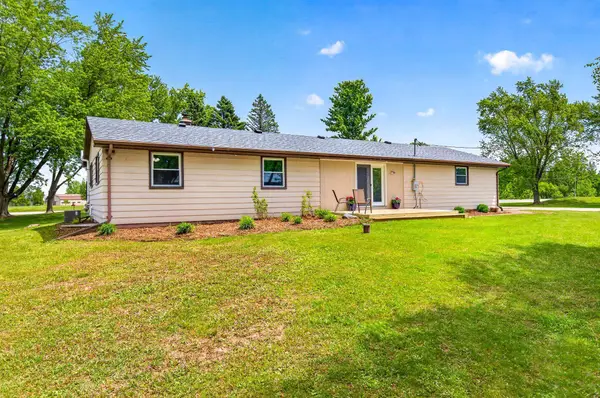 W4806 Country Gate Lane, BLACK CREEK, WI 54106-8116