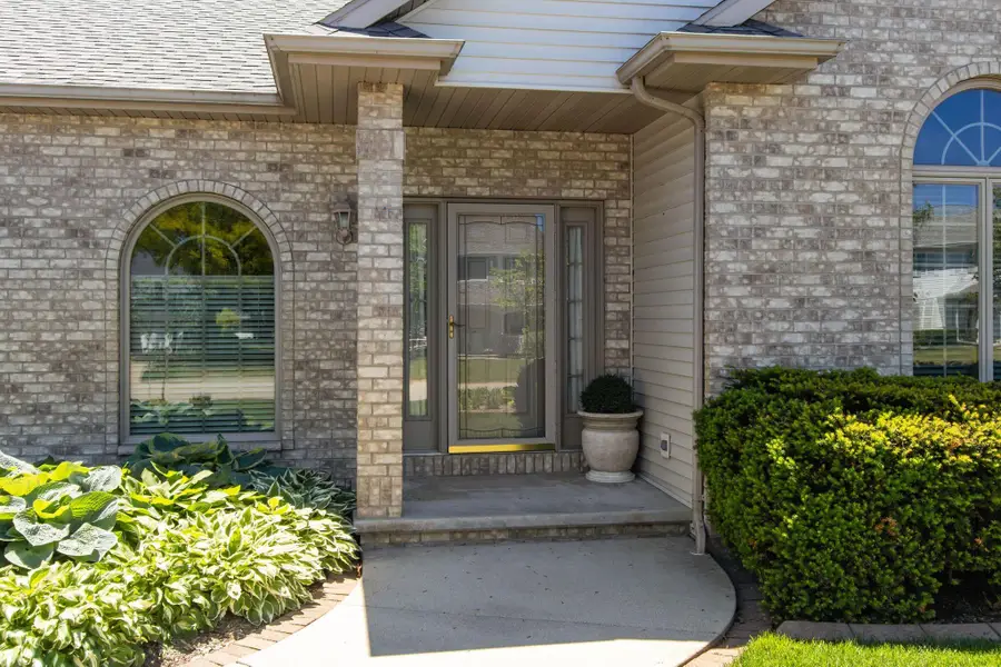 W5875 Sweet Clover Drive, Appleton, WI 54915 - #2