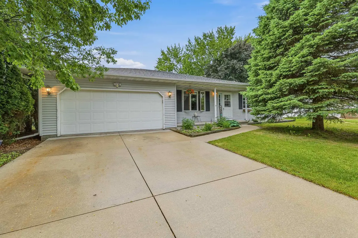 836 Meadowbrook Lane, Fond Du Lac, WI 54935 - #1